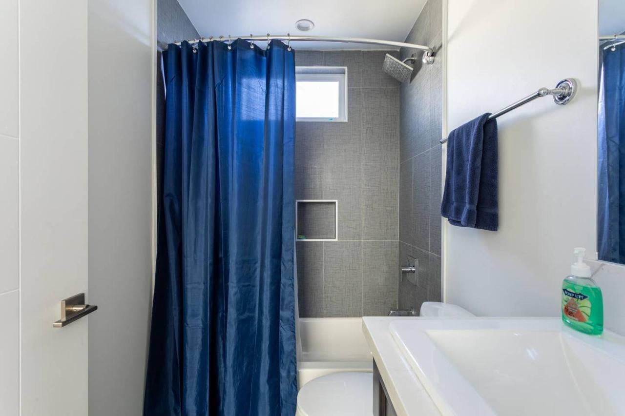 Cheerful 4br With Parking In East Hollywood Casa de férias