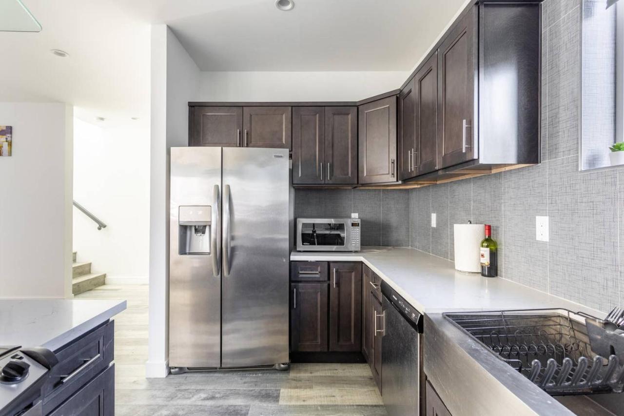 Cheerful 4br With Parking In East Hollywood Casa vacanze *